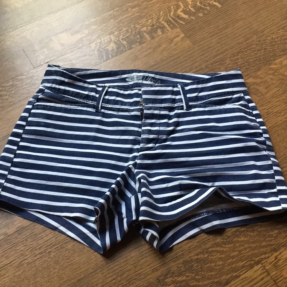 Navy stripped shorts